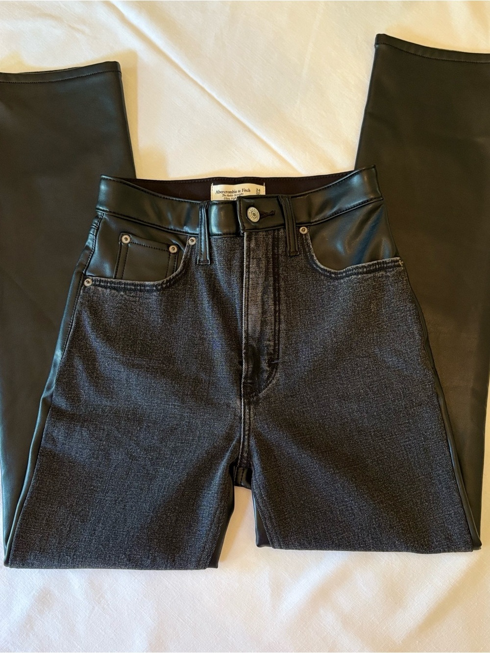 Abercrombie & Fitch Women’s ankle straight black Leather-Trim Jeans. Size 24 - Picture 5 of 9
